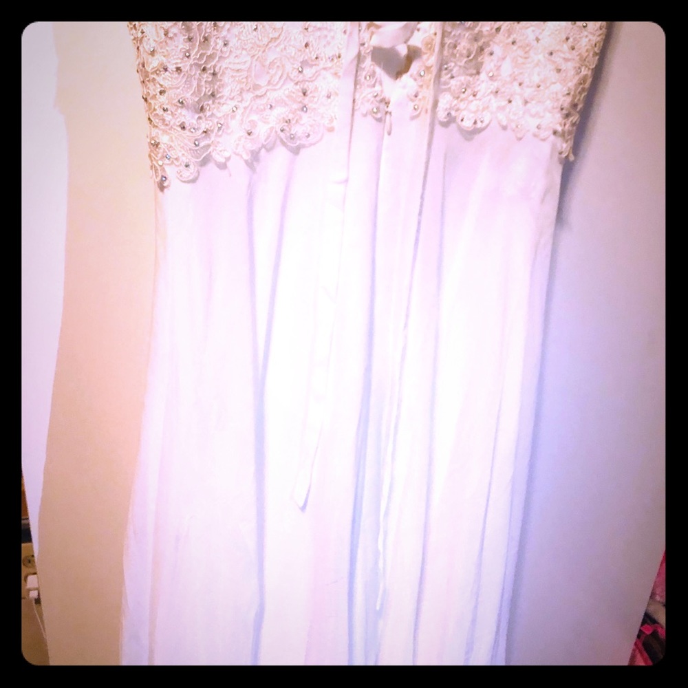 I’m selling a dress for a women
